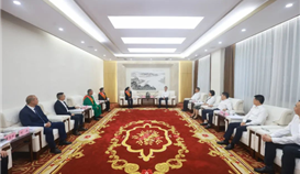 乐山新闻网5月7日报道：：赵波赵迎春赖淑芳黄平林会见我市受赞美的全国全省劳动圭表和先进工作者代表