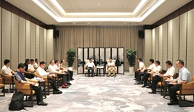 楚雄州委副书记、、州长张文旺到集团洽谈互换